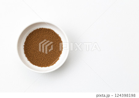 白背景に葛根湯 124398198