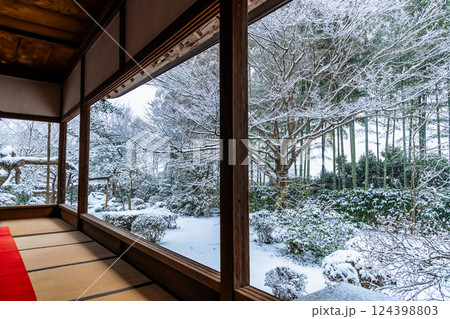 京都大原 雪の宝泉院 書院と盤桓園 京都大原 雪の宝泉院 書院と盤桓園 124398803