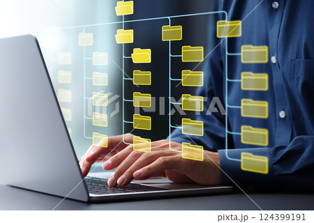 フォルダー階層構造とドキュメントマネジメントシステムDMS。ノートパソコンを使ってファイルを保存し分 124399191