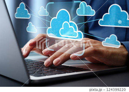 マルチクラウドマネジメントとオーケストレーション。クラウドの相互運用性と統合。ノートパソコンを使って 124399220