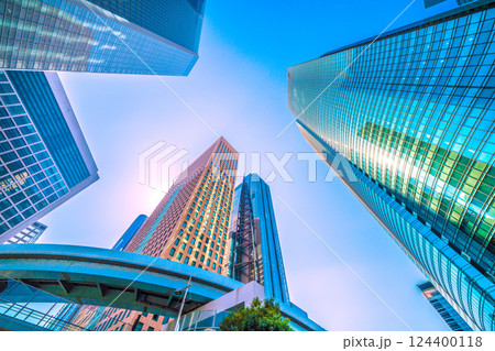 日本の東京都市景観　新緑の季節へ。春本番のような煌めき…汐留のビジネス街などを望む＝3月21日 124400118