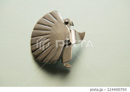 貝の形をした缶切り 124400793