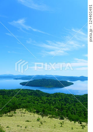 美幌峠からの屈斜路湖。弟子屈、北海道、日本。6月下旬。 124401491