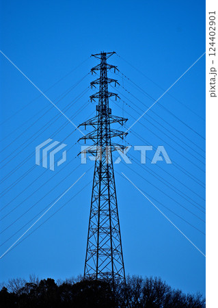 鉄塔 送電線 鉄塔 送電線 124402901