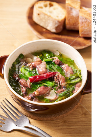 ホタルイカと菜の花のアヒージョ ホタルイカと菜の花のアヒージョ 124403052