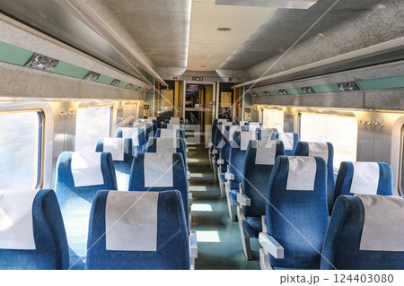 韓国の高速列車の車内 124403080
