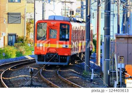 鉄道の町『大宮』【鉄道博物館】へ展示される… ベテラン通勤車『8000系』8577F編成 124403613