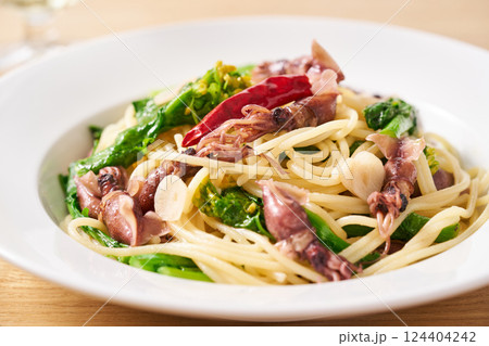 ホタルイカと菜の花のペペロンチーノ 124404242