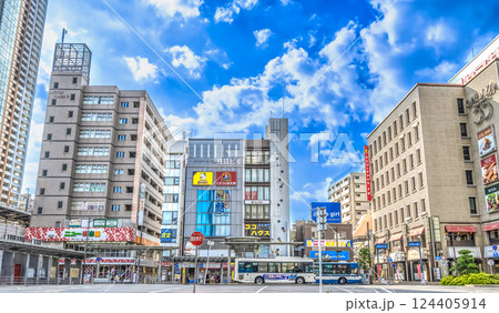 千葉県市川市の都市風景　市川駅 124405914