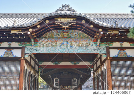御香宮神社の拝殿 御香宮神社の拝殿 124406067