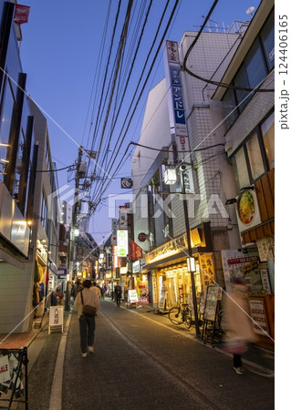 下北沢 商店街の夕方 (東京都世田谷区北沢) 下北沢 商店街の夕方 (東京都世田谷区北沢) 124406165