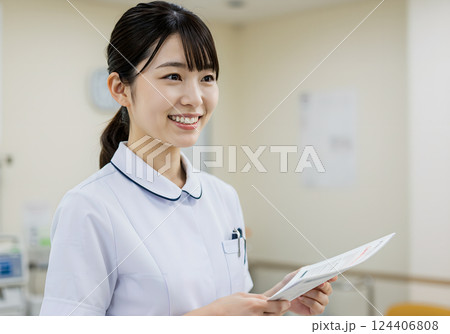 笑顔の日本人女性看護師, AI生成 124406808