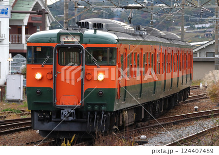 しなの鉄道115系電車(湘南色編成:軽井沢⇔長野) しなの鉄道115系電車(湘南色編成:軽井沢⇔長野) 124407489