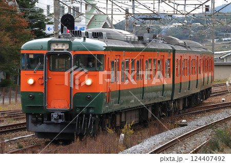 しなの鉄道115系電車(湘南色編成:軽井沢⇔長野) しなの鉄道115系電車(湘南色編成:軽井沢⇔長野) 124407492