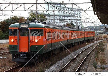 しなの鉄道115系電車（湘南色編成：軽井沢⇔長野） 124407495