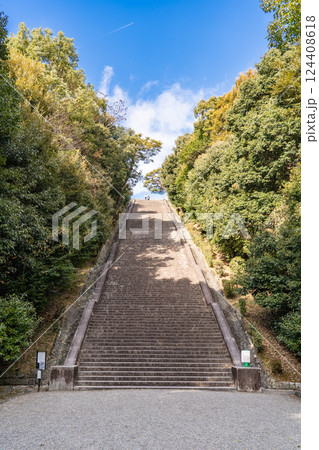 伏見桃山陵(桃山御陵) 大階段(桃山丘陵) 京都市伏見区桃山町 伏見桃山陵(桃山御陵) 大階段(桃山丘陵) 京都市伏見区桃山町 124408618