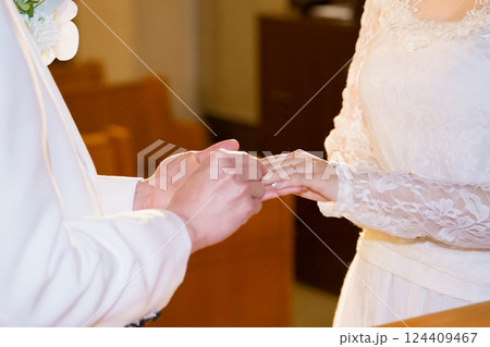 結婚指輪交換 124409467