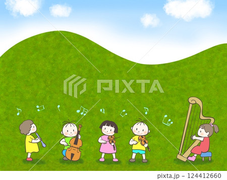 山のふもとで子供たちが合奏をしているイラスト 124412660