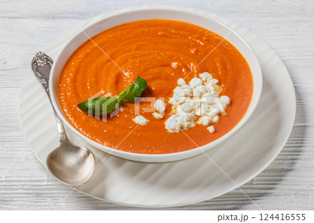 roast tomato soup in a bowl, top view roast tomato soup in a bowl, top view 124416555