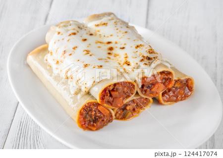 Oven-Baked Cannelloni Stuffed with Savory Bolognese and Covered in Golden Mozzarella 124417074