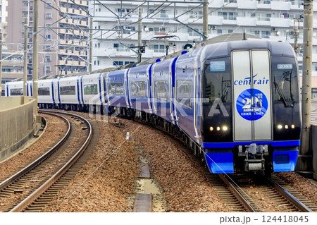 常滑線を走る名鉄2000系ブルーミュースカイ 124418045