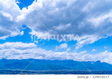 【初夏素材】北アルプスに抱かれた街・初夏の安曇野【長野県】 【初夏素材】北アルプスに抱かれた街・初夏の安曇野【長野県】 124419217