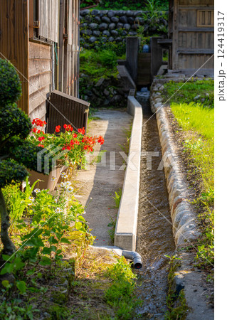 【世界遺産】初夏の五箇山・菅沼合掌造り集落【富山県】 124419317