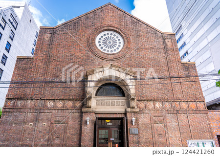 日本キリスト教団　大阪教会（ヴォーリズ設計の赤レンガ教会堂）生きた建築ミュージアム　明治のレトロ建築 124421260