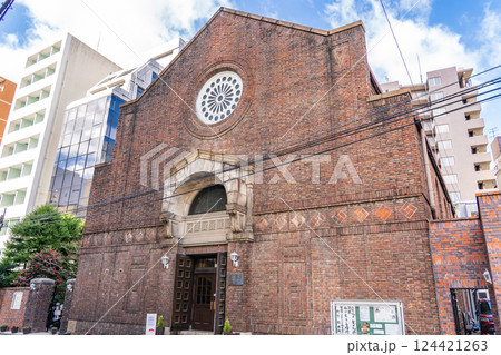 日本キリスト教団　大阪教会（ヴォーリズ設計の赤レンガ教会堂）生きた建築ミュージアム　明治のレトロ建築 124421263