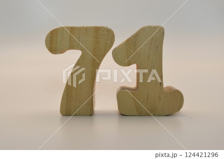 木でできた数字 木でできた数字 124421296