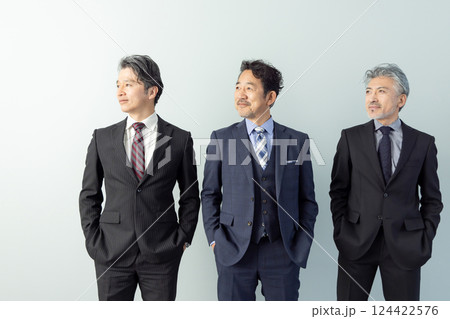 ミドルエイジ男性ビジネスパーソン 124422576