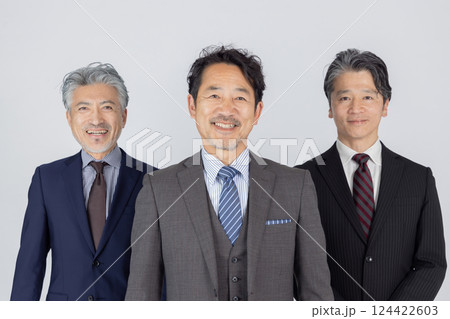 ミドルエイジ男性ビジネスパーソン 124422603