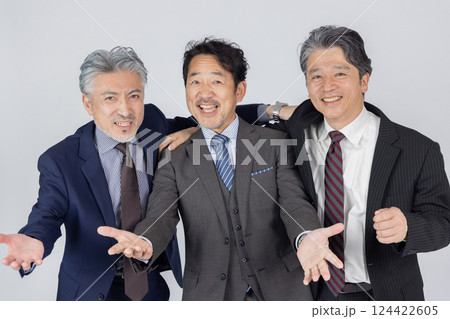 ミドルエイジ男性ビジネスパーソン 124422605