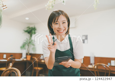 coffee shop 124422947