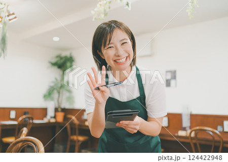 coffee shop 124422948