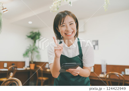 coffee shop 124422949