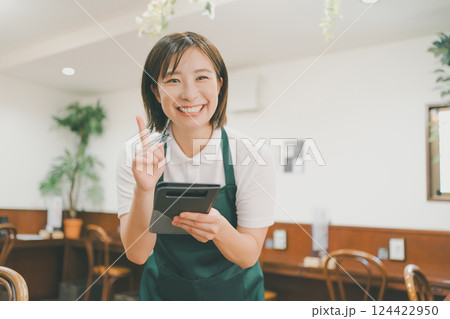 coffee shop 124422950