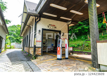 【神奈川県】豊かな自然に囲まれた箱根の宮ノ下駅 【神奈川県】豊かな自然に囲まれた箱根の宮ノ下駅 124423609