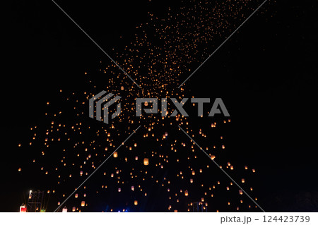 Tourist floating sky lanterns in Loy Krathong festival , Chiang Mai ,Thailand. 124423739
