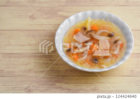 ベーコンと野菜のスープ 124424640