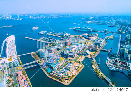 日本の横浜都市景観 初入港。横浜港に到着したオイローパ2。まもなく新港ふ頭に接岸＝3月25日 124424647