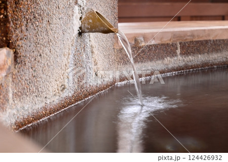 四万温泉の杜の足湯のかけ流しの温泉 四万温泉の杜の足湯のかけ流しの温泉 124426932