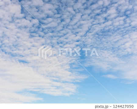 春の午後 青空と白い雲12 春の午後 青空と白い雲12 124427050