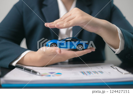 Agent facilitated a business deal, finalizing the agreement for automobile insurance to protect the vehicle during transport. car insurance concept. Agent facilitated a business deal, finalizing the agreement for automobile insurance to protect the vehicle during transport. car insurance concept. 124427151