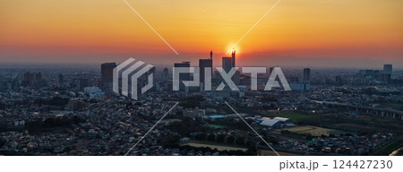 空撮「埼玉県」さいたま新都心と夕日の風景 さいたま市 空撮「埼玉県」さいたま新都心と夕日の風景 さいたま市 124427230