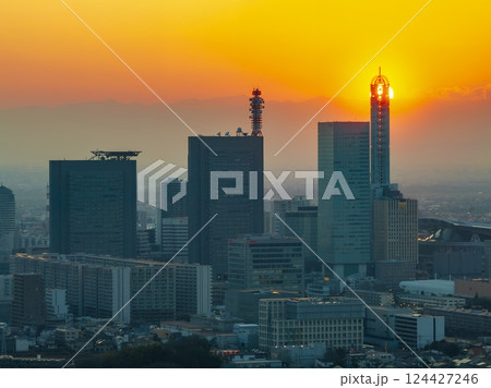 空撮「埼玉県」さいたま新都心と夕日の風景　さいたま市 124427246