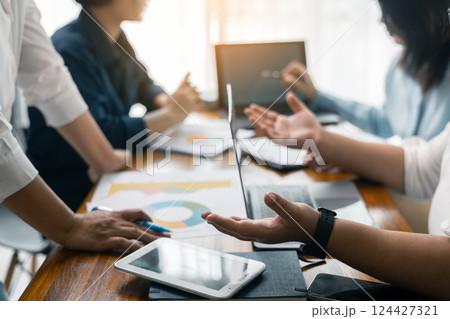 Corporate office meeting, professional businessman led the group of employees, emphasizing the importance of teamwork and collaboration in achieving business success. Group business meeting concept. 124427321