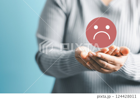 Client's negative review and bad feedback highlighted the poor quality of the product, affecting the marketing team's emotions and opinions on their strategy's success. client, feedback, negative. 124428011