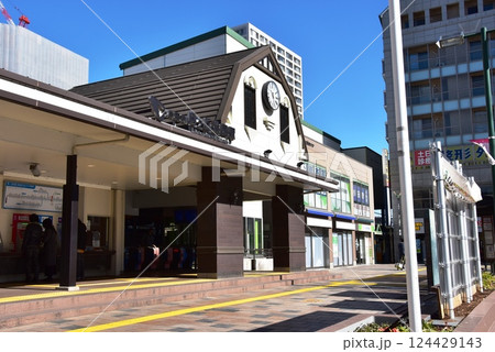 川崎市　小田急線向ヶ丘遊園駅南口と周辺街並み 124429143
