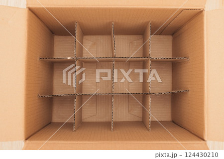 Wellstructured Cardboard Box equipped with Dividers designed for Efficient Storage of Items 124430210
